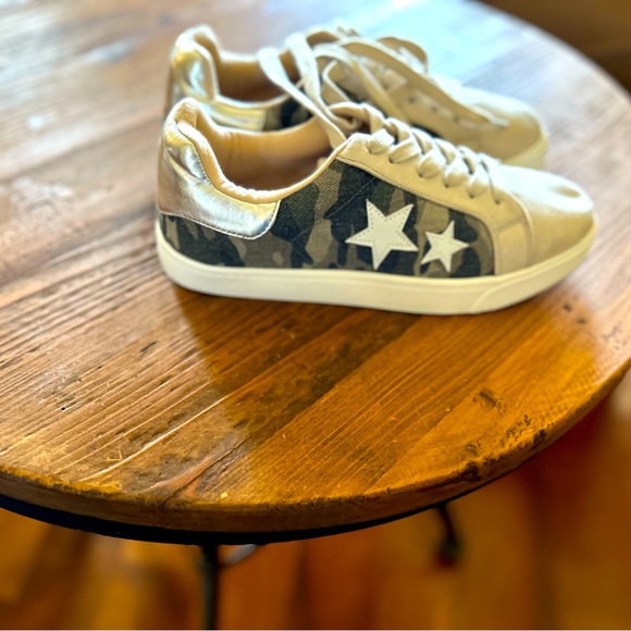 Soda Shoes - Camo size 9 sneakers with silver on back and white stars with canvas as cream.